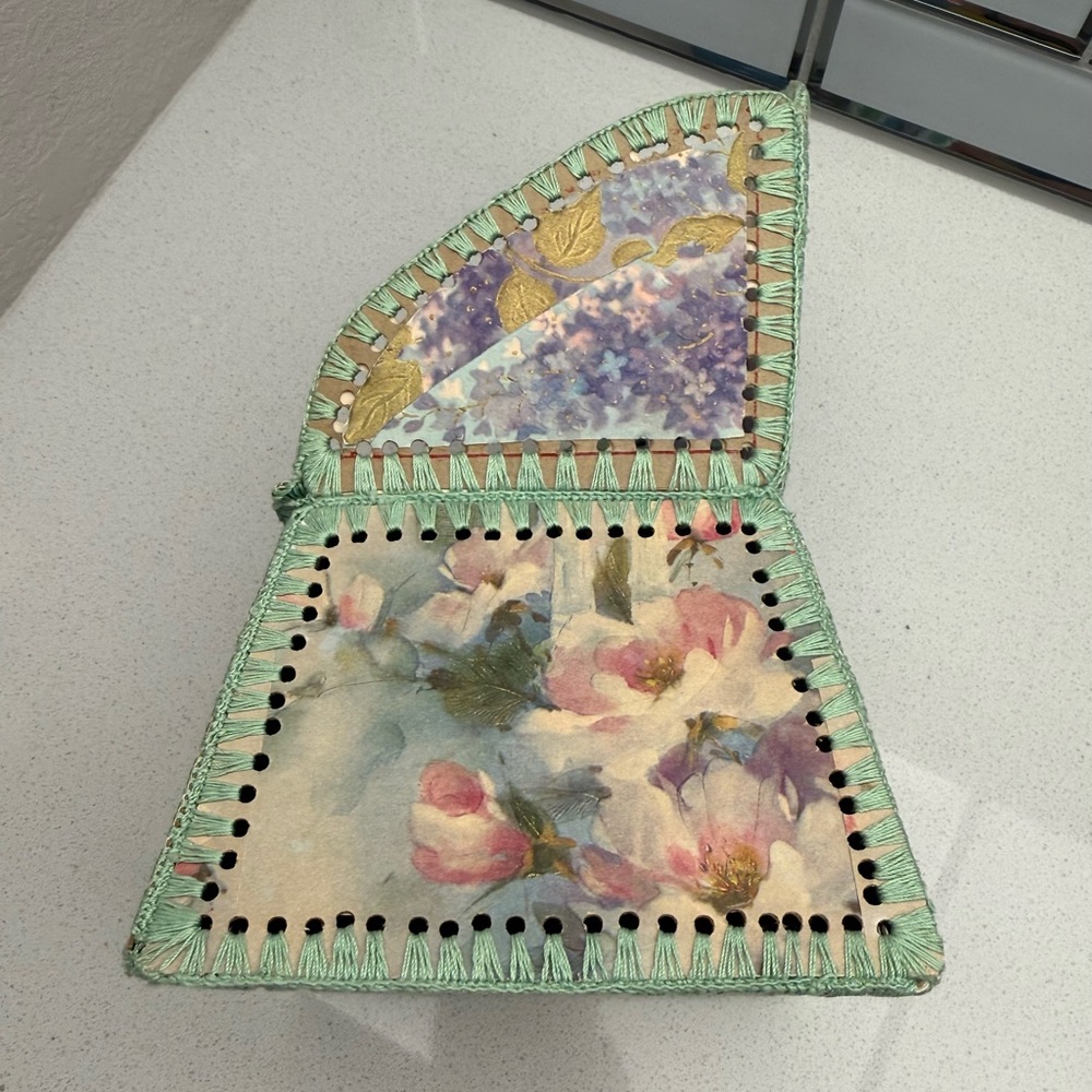 Vintage Handmaid Crocheted Greeting Card Sewing Basket Trinket Box Floral Chair - Picture 11 of 15